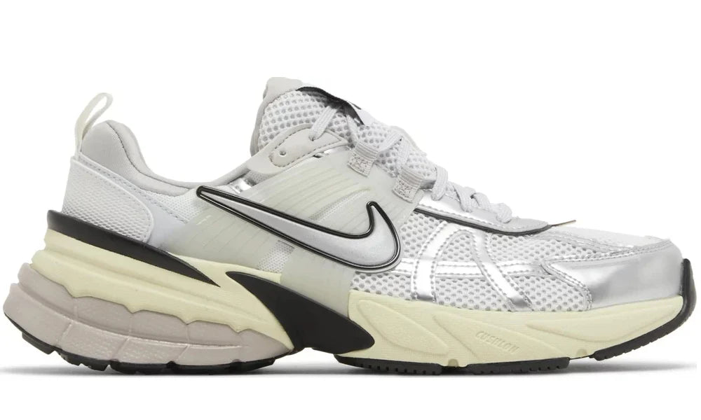 Nike V2k Run - Metallic Silver