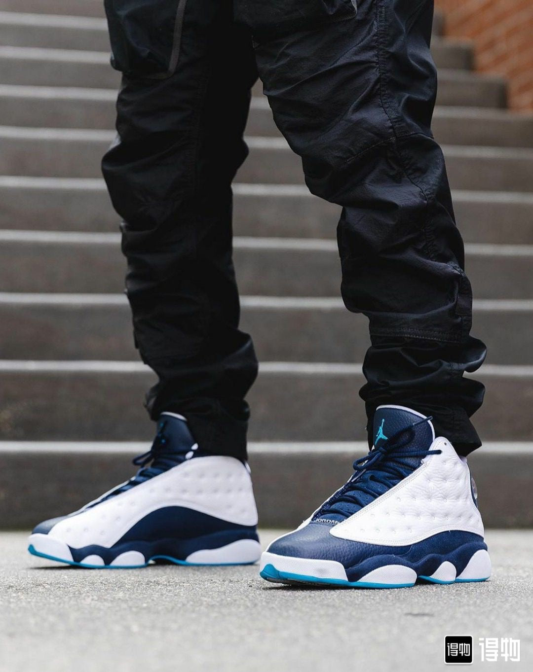 Air Jordan 13 Retro "Obsidian" sneakers in white and navy blue