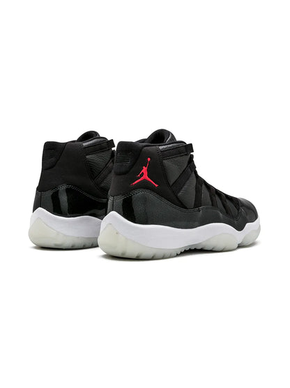 Air Jordan 11 Retro - Black / White