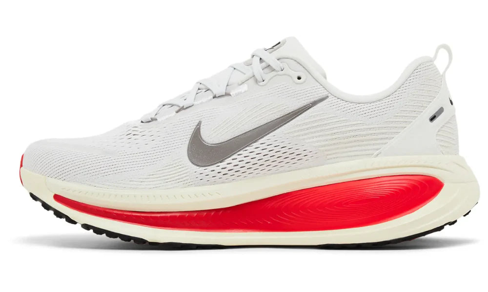 Nike Vomero 18 - Platinum Tint Siren Red
