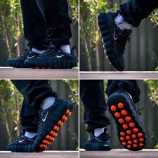 Nike Mind 002 - Black/Hyper Crimson"