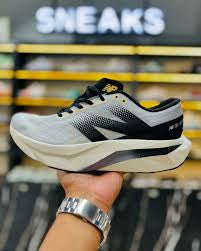New Balance FuelCell SuperComp Elite v4 - white black