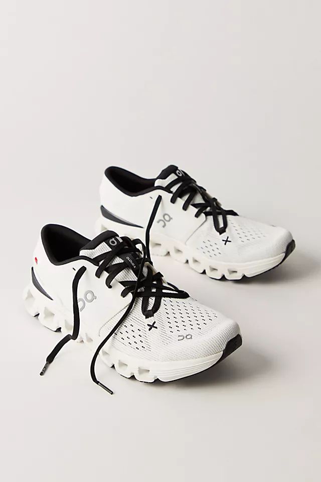 Cloud X 4 - Black/ White