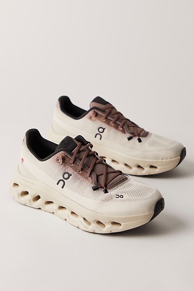 Cloudtilt Trainers - Clove / Sand