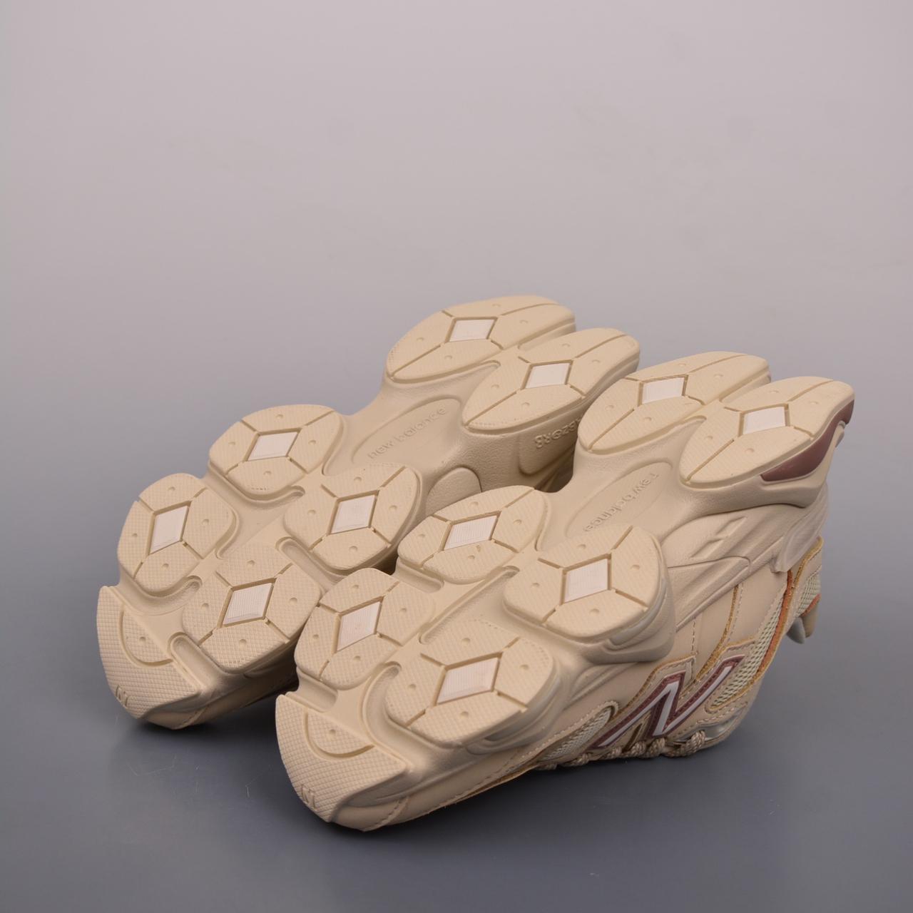 New Balance 9060- Cream / Tan