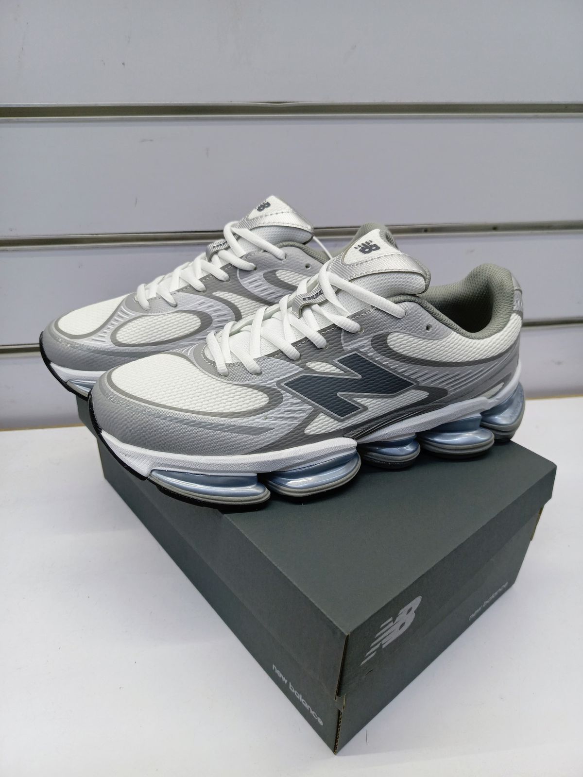 New Balance 2000 - Light Grey
