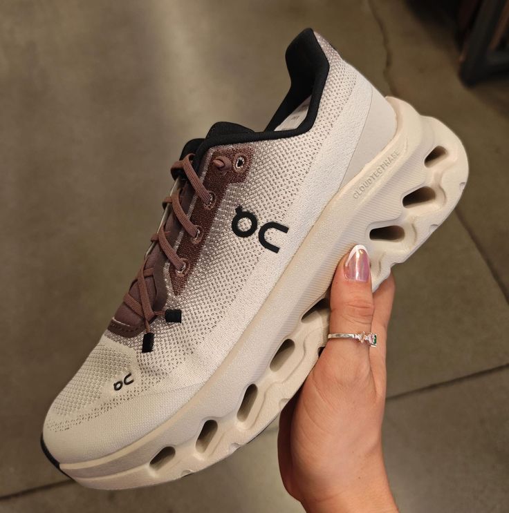 Cloudtilt Trainers - Clove / Sand